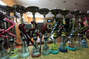В Камбодже запретили курить электронные сигареты и кальян