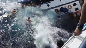 В районе Симиланских островов перевернулась лодка с 15 туристами на борту 
