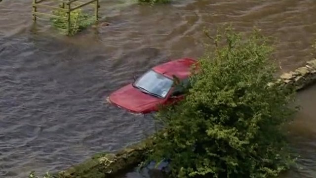 Движение поездов в Великобритании нарушено из-за сильных ливневых дождей