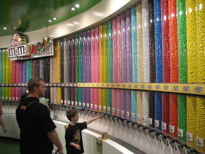 Туристка пострадала из-за конфет M&M's и отсудит миллионы