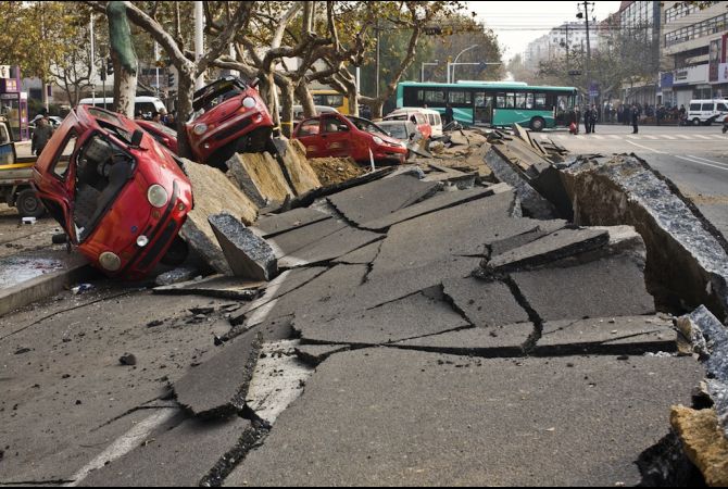 Разрыв нефтепровода в Китае: 35 человек погибло